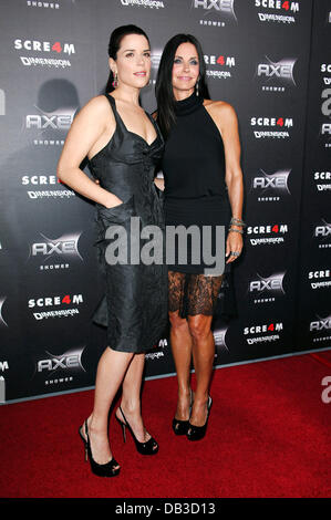 Neve Campbell, Courteney Cox Welt-Premiere von "Scream 4" abgehaltenen Graumans Chinese Theatre - Ankünfte Los Angeles, Kalifornien Stockfoto