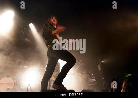 Matt Bowman von die Pigeon Detectives erklingt in Leeds Metropolitan University Leeds, England - 12.04.11 Stockfoto