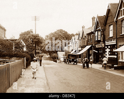 Sunninghill High Street wahrscheinlich der 1920er Jahre Stockfoto