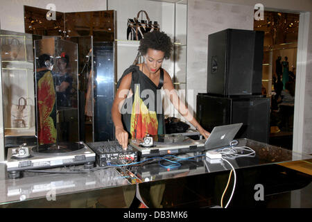 Solange Knowles Roberto Cavalli Trunk Show, Herbst/Winter Kollektion 2011/2012 bei der Roberto Cavalli Store an Crystal Shope Las Vegas, Nevada - 15.04.11 Stockfoto