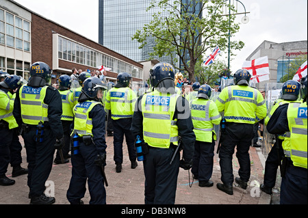 English Defence League Edl protestieren Birmingham 20. Juli 2013 riot Polizei Stockfoto