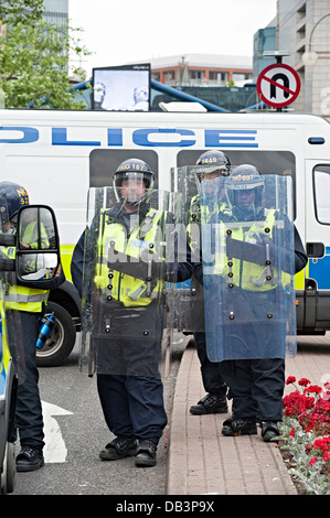 English Defence League Edl protestieren Birmingham 20. Juli 2013 riot Polizei Stockfoto