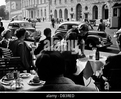 Geographie / Reisen, Deutschland, München, Gastronomie, Straßencafé 'Luitpold' in der Ludwigstraße, 1950, Zusatzrechte-Clearences-nicht vorhanden Stockfoto