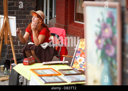 Künstler malen auf Leinwand. Kattowitz, Polen. Stockfoto