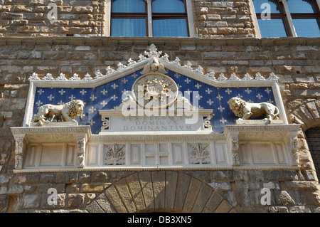 Detail über Eingang zum Palazzo Vecchio, Piazza della Signoria, Florenz, Italien, Europa Stockfoto