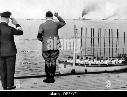 Hitler, Adolf, 20.4.1889 - 30.4.1945, deutscher Politiker (NSDAP), Reichskanzler 30.1.1933 - 30.4.1945, auf dem Marinestützpunkt Kiel, 1935, Stockfoto