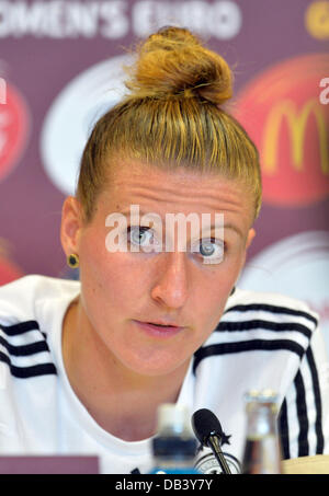 Göteborg, Schweden. 23. Juli 2013. Presse-Messe, die im Besitz der deutschen Frauen-Fußball-Nationalmannschaft im Rahmen der UEFA Women's Euro im Gamla Ullevi-Stadion in Göteborg, Schweden, 23. Juli 2013 beteiligt sich Deutschlands Anja Mittag. Foto: CARMEN JASPERSEN/Dpa/Alamy Live News Stockfoto