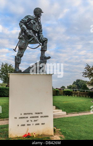 Iron Mike Statue zum Gedenken an US-airborne Soldaten während der Invasion der Normandie, Frankreich Stockfoto