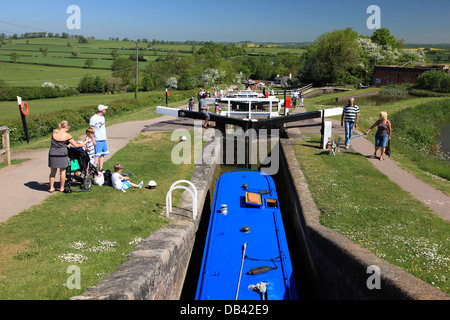 Ein Narrowboat absteigend Foxton sperrt Stockfoto