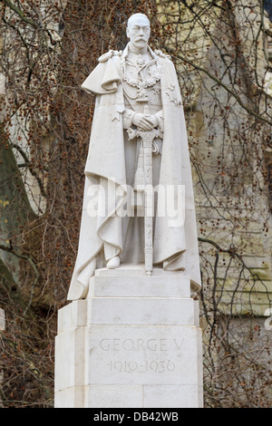König George V Statue, Old Palace Yard, Westminster, London, UK Stockfoto