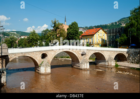 Latein-Brücke am Fluss Miljacka, Ort, wo getötet wurde Erzherzog Franz Ferdinand. Bosnien und Herzegowina. Balkan. Europa. Stockfoto