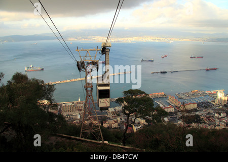 Gibraltar Seilbahn entfernt, mit Blick auf die Bucht von Gibraltar Stockfoto