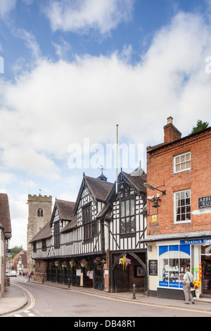 Kirche der Heiligen Dreifaltigkeit und der Guildhall in Wilmore Straße, viel Wenlock, Shropshire, England, UK Stockfoto