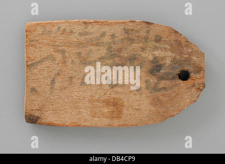 Mumie-Label mit demotischen Inschrift M.80.202.156 Stockfoto