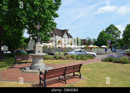 The Hare and Hounds Pub, The Village Green, Claygate, Surrey, England, Vereinigtes Königreich Stockfoto