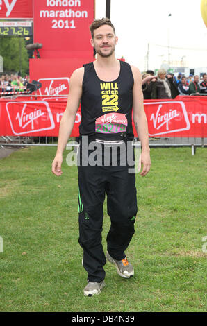 Werden Sie jungen die 2011 London Marathon London, England - 17.04.11 Stockfoto