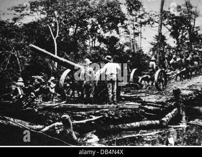 Erster Weltkrieg, Afrika, Deutsch-Ostafrika, Kanone des versenkten deutschen Kreuzerfahrers Königsberg ist auf einem fahrbaren Waffenwagen montiert, 1916, Zusatzrechte-Freifahrten-nicht verfügbar Stockfoto