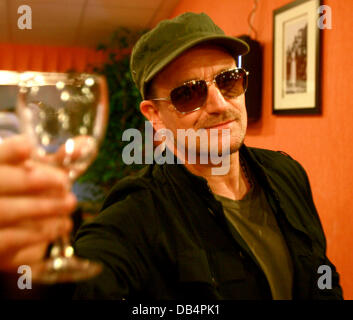 Bono besucht das Endspiel zwischen Rafael Nadal und David Ferrer tagsüber acht ATP Masters Series Tennis im Monte Carlo Country Club Monte Carlo, Monaco - 17.04.11 Stockfoto