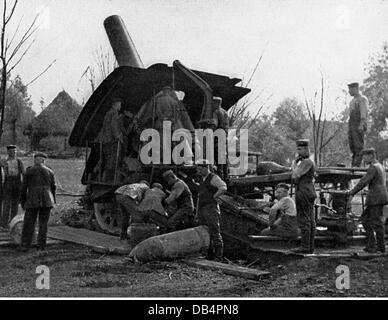 Veranstaltungen, erster Weltkrieg / 1. Weltkrieg, Westfront, 42 cm Kanone 'Big Bertha' mit Waffenbesatzung, Zusatzrechte-Abfertigung-nicht verfügbar Stockfoto