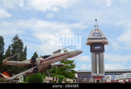 Red 5 StarWars X-Wing Fighter bei Eurodisney Stockfoto