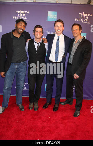 Jesse L Martin, Mark Kassen, Chris Evans, Adam Kassen bei der Premiere von "Punktion" bei der 2011 TFF beim SVA Theater. New York City, USA - 21.04.11 Stockfoto