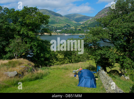 Seite Bauernhof Campingplatz mit Blick auf Ullswater, in der Nähe von Patterdale, Nationalpark Lake District, Cumbria, England UK Stockfoto