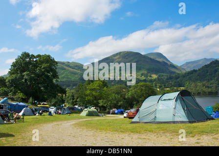 Seite Bauernhof Campingplatz mit Blick auf Ullswater, in der Nähe von Patterdale, Nationalpark Lake District, Cumbria, England UK Stockfoto