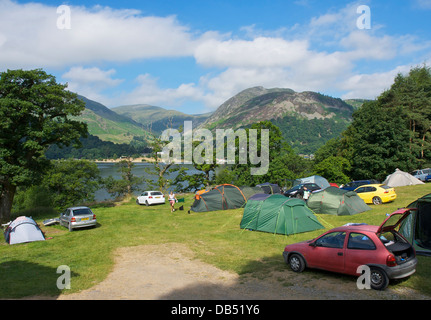 Seite Bauernhof Campingplatz mit Blick auf Ullswater, in der Nähe von Patterdale, Nationalpark Lake District, Cumbria, England UK Stockfoto