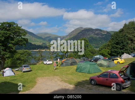 Seite Bauernhof Campingplatz mit Blick auf Ullswater, in der Nähe von Patterdale, Nationalpark Lake District, Cumbria, England UK Stockfoto