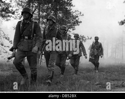 Nationalsozialismus, Militär, Wehrmacht, Armee, Ausbildung, Wehrtechniker, deutsche Sturmpioniere auf dem Weg zur Feldübung, 15.8.1940, Zusatz-Rechte-Clearences-nicht vorhanden Stockfoto