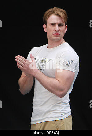 Chris Evans filmt eine Szene für "Captain America: The First Avenger" vor Ort in Manhattan New York City. Stockfoto