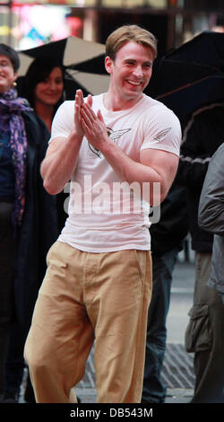 Chris Evans filmt eine Szene für "Captain America: The First Avenger" vor Ort in Manhattan New York City. Stockfoto
