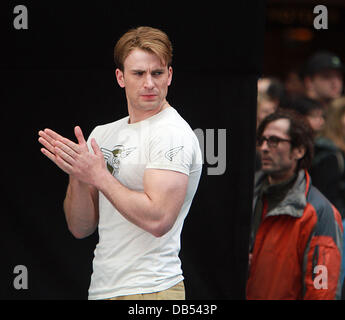 Chris Evans filmt eine Szene für "Captain America: The First Avenger" vor Ort in Manhattan New York City. Stockfoto