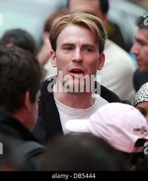 Chris Evans filmt eine Szene für "Captain America: The First Avenger" vor Ort in Manhattan New York City. Stockfoto