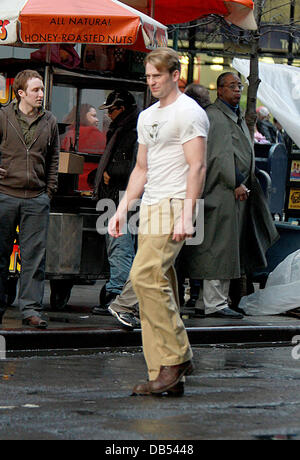 Chris Evans filmt eine Szene für "Captain America: The First Avenger" vor Ort in Manhattan New York City. Stockfoto