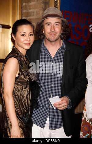 China Chow und Steve Coogan Öffnung Nacht der Broadway-Produktion von "The House Of Blue Leaves" Walter Kerr Theatre, eingetroffen. New York City, USA - 25.04.11 Stockfoto