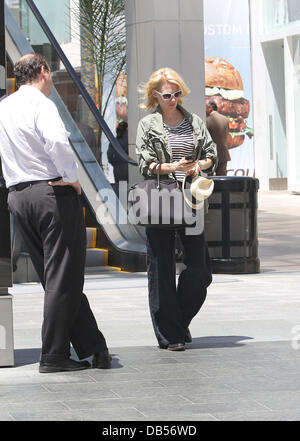 January Jones Einkaufszentrum Westfield Beverly Hills, Kalifornien - 25.04.11 Stockfoto