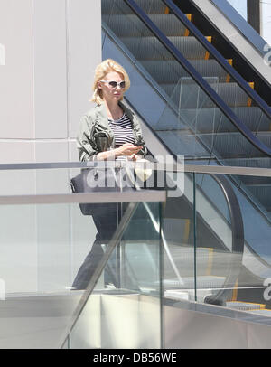 January Jones Einkaufszentrum Westfield Beverly Hills, Kalifornien - 25.04.11 Stockfoto