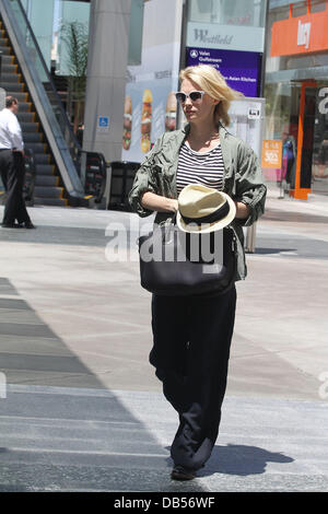 January Jones Einkaufszentrum Westfield Beverly Hills, Kalifornien - 25.04.11 Stockfoto