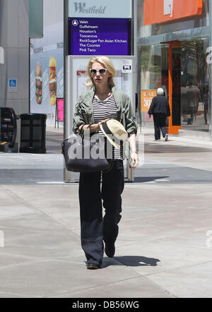 January Jones Einkaufszentrum Westfield Beverly Hills, Kalifornien - 25.04.11 Stockfoto