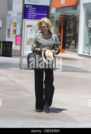 January Jones Einkaufszentrum Westfield Beverly Hills, Kalifornien - 25.04.11 Stockfoto