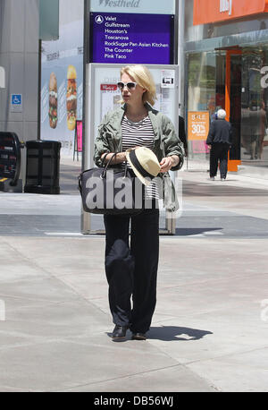 January Jones Einkaufszentrum Westfield Beverly Hills, Kalifornien - 25.04.11 Stockfoto