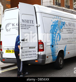 Champagner wird The Goring Hotel serviert wo Kate Middleton die Nacht vor ihrer Hochzeit mit Prinz William London, England - 26.04.11 bleibt Stockfoto