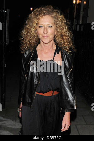 Kelly Hoppen verlassen das Theatre Royal Haymarket nachdem gerade Sienna Miller durchgeführt im Terence Rattigan Spiel "Flare Path" London, England - 26.04.11 Stockfoto