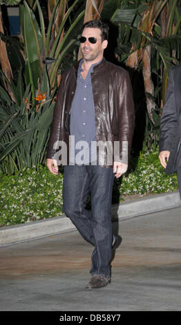 Jon Hamm kommt für Spiel 5 der NBA Playoffs 2011 zwischen der LA Lakers und die New Orleans Hornets im Staples Center Los Angeles, Kalifornien - 26.04.11 Stockfoto