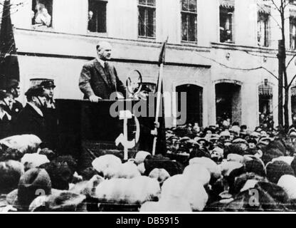 Thielmann, Ernst, 16.4.1886 - 28.8.1944, deutscher Politiker, Vorsitzender der Kommunistischen Partei 1925 - 1933, Rede in Leipzig, 9.4.1932,