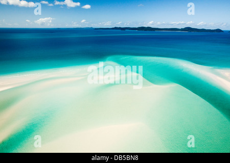 Luftaufnahme der Verlagerung Sandbänke und türkisfarbene Wasser des Hill Inlet. Whitsunday Island, Whitsundays, Queensland, Australien Stockfoto