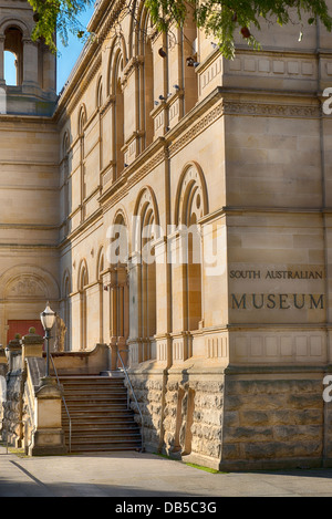 Exterieur des älteren Gebäudes des South Australian Museum auf Nord Terrasse Adelaide. Stockfoto