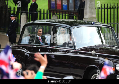 Catherine, Herzogin von Cambridge aka Kate Middleton Ankunft mit ihrem Vater Michael Middleton die Hochzeit von Prinz William und Catherine, Herzogin von Cambridge aka Kate Middleton - Westminster Abbey London, England - 29.04.11 Stockfoto