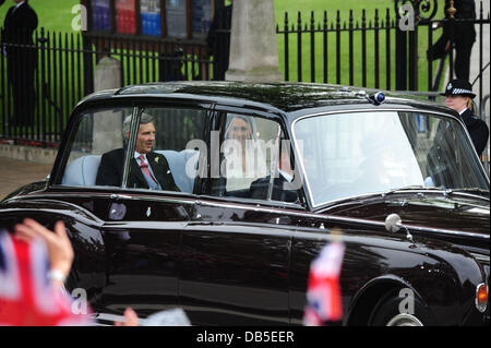 Catherine, Herzogin von Cambridge aka Kate Middleton Ankunft mit ihrem Vater Michael Middleton die Hochzeit von Prinz William und Catherine, Herzogin von Cambridge aka Kate Middleton - Westminster Abbey London, England - 29.04.11 Stockfoto